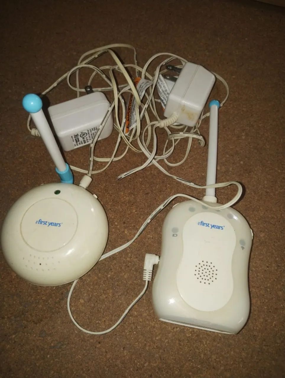 Babá Eletrônica First Years com Fio - Branco (Leia todo o anúncio)