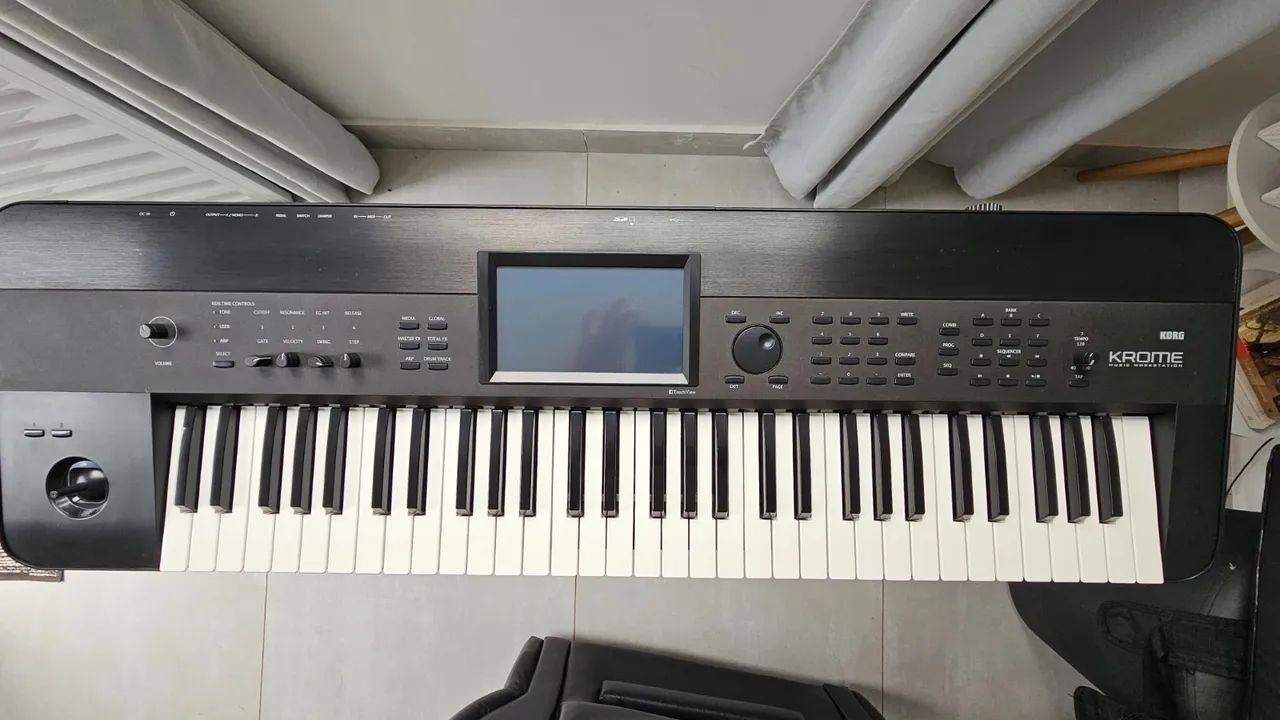 Teclado Korg Krome - Foto 2
