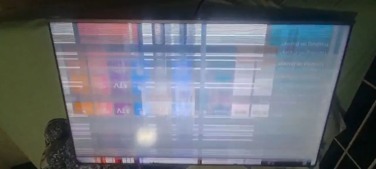 Vendo TV Toshiba 50 polegadas com defeito na tela