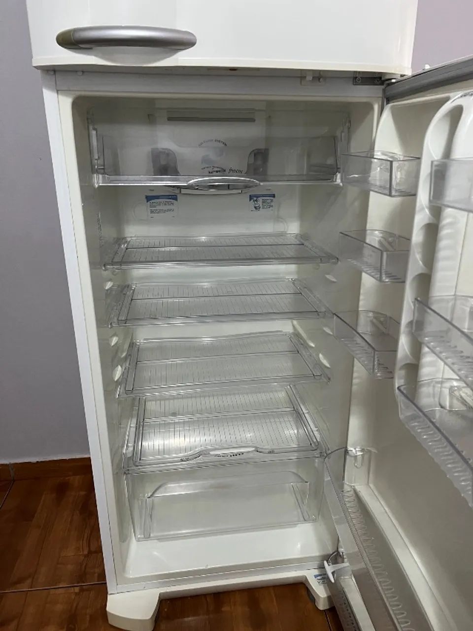 Geladeira com freezer Eletrolux  - Foto 4