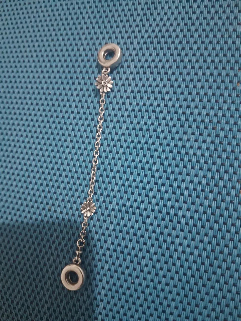 Pulseira Pandora fecho de coração 23cm com trava e berloques - Foto 4