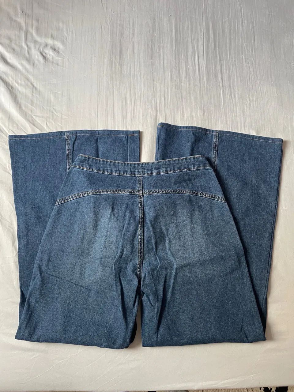 Calça jeans super Flare.