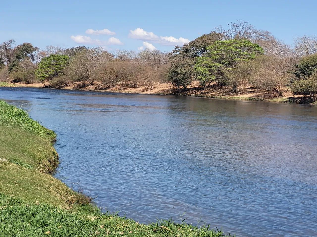 VENDO 4 QUARTOS EXCELENTE CASA SIMOLÂNDIA GOIÁS  - Foto 2