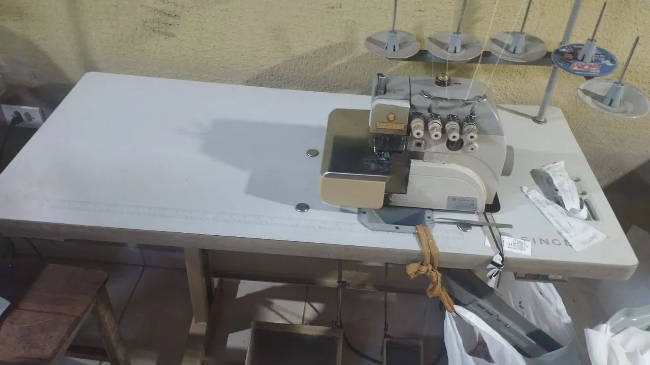 Overlock e interlock (1300$) e Galoneira Kansai special (1500$)