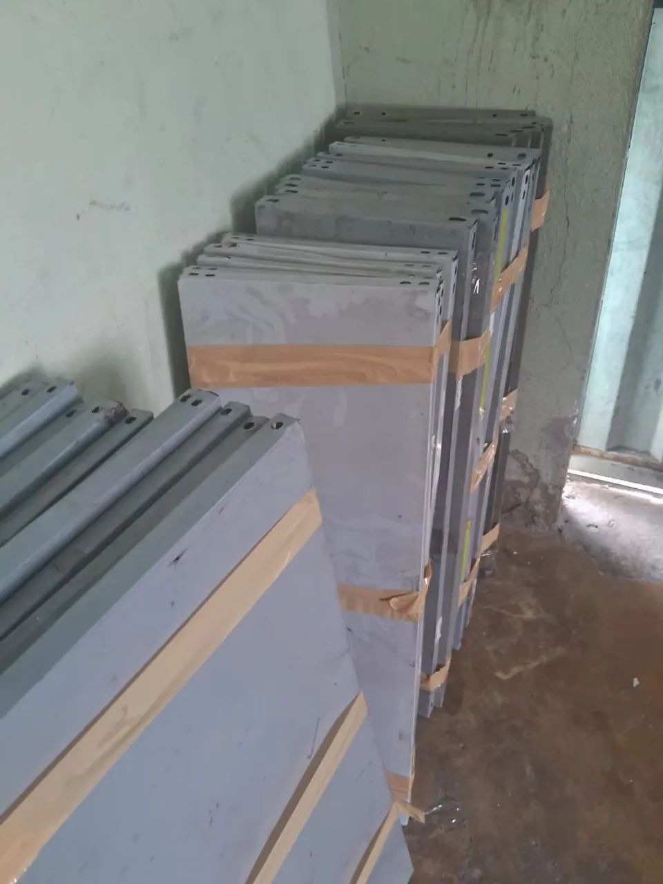 Prateleiras de aço