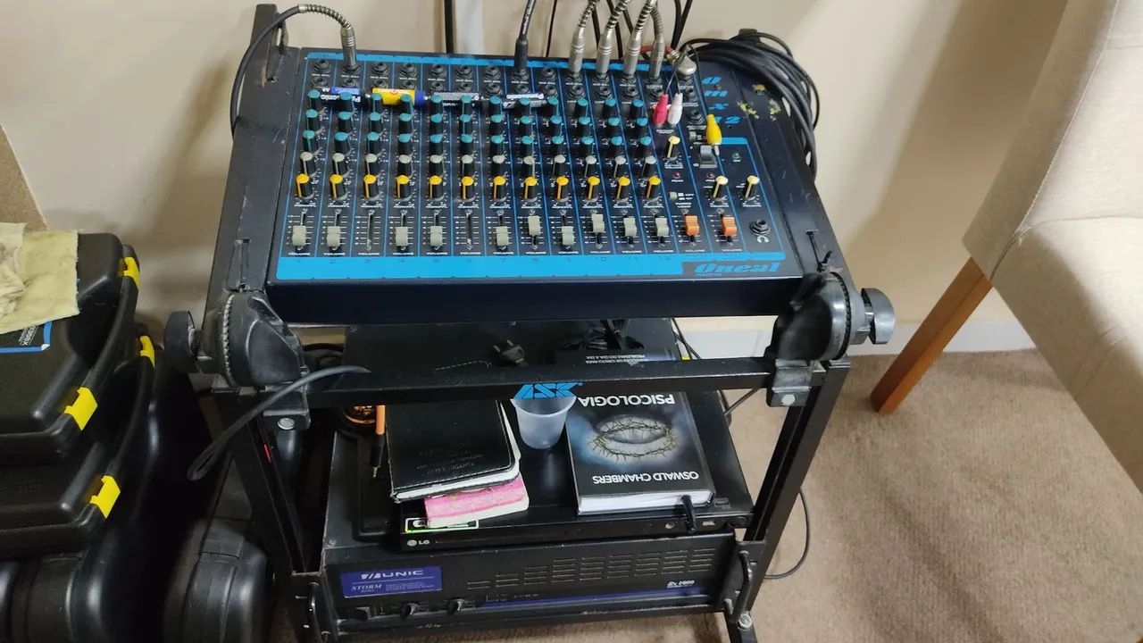 Mesa de som + Amplificador + Suporte - Equipamentos e Acessórios