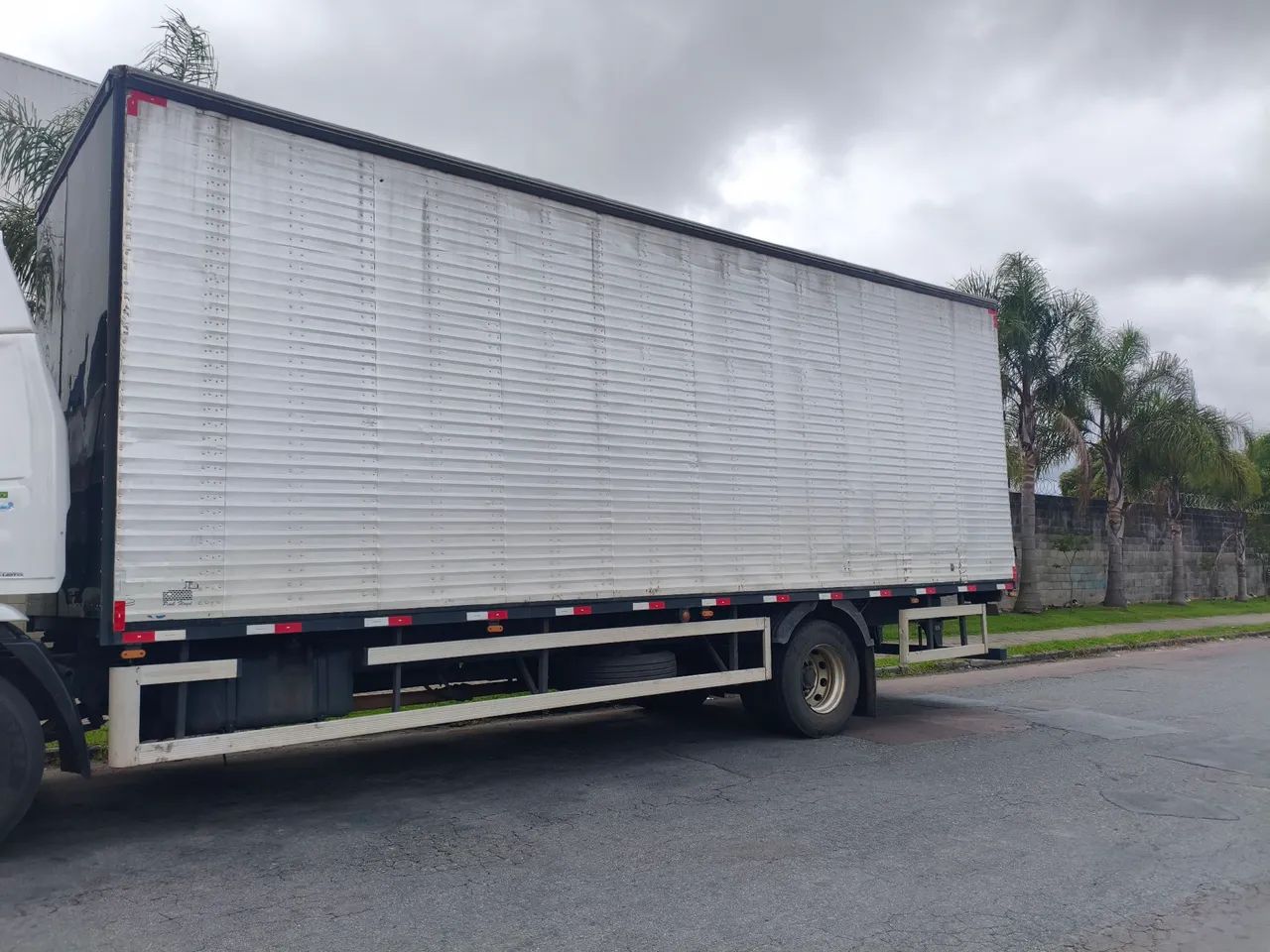 Baú alumínio 8.50m toco ou truck - Foto 4