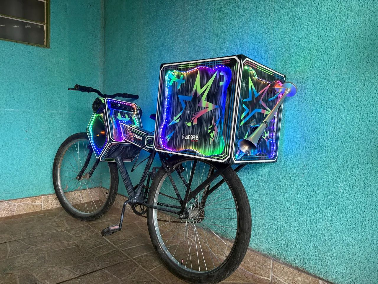 Bicicleta com som automotivo 