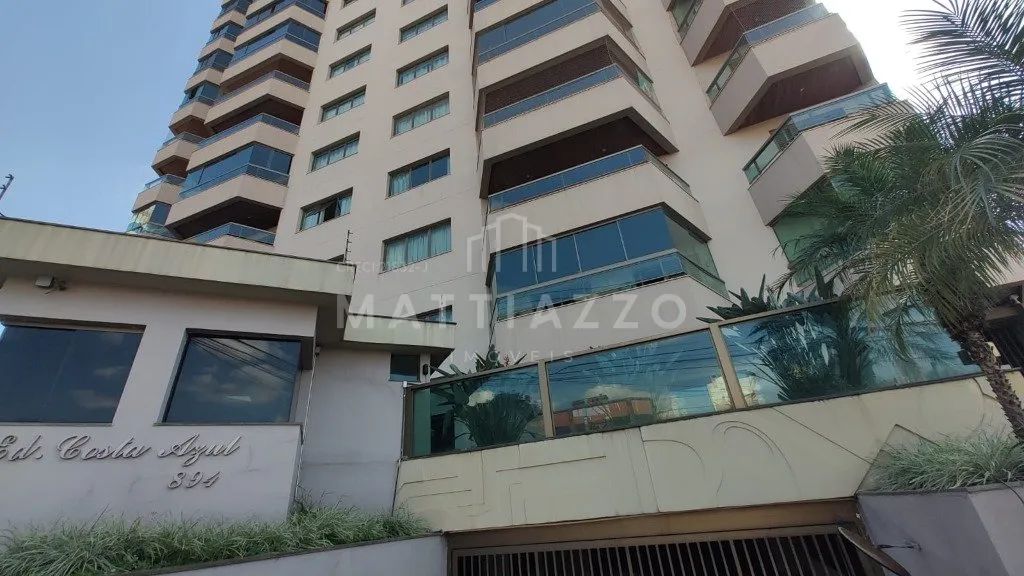 Apartamento triplex à venda, com área de 480,23 m² no Edifício Costa Azul.