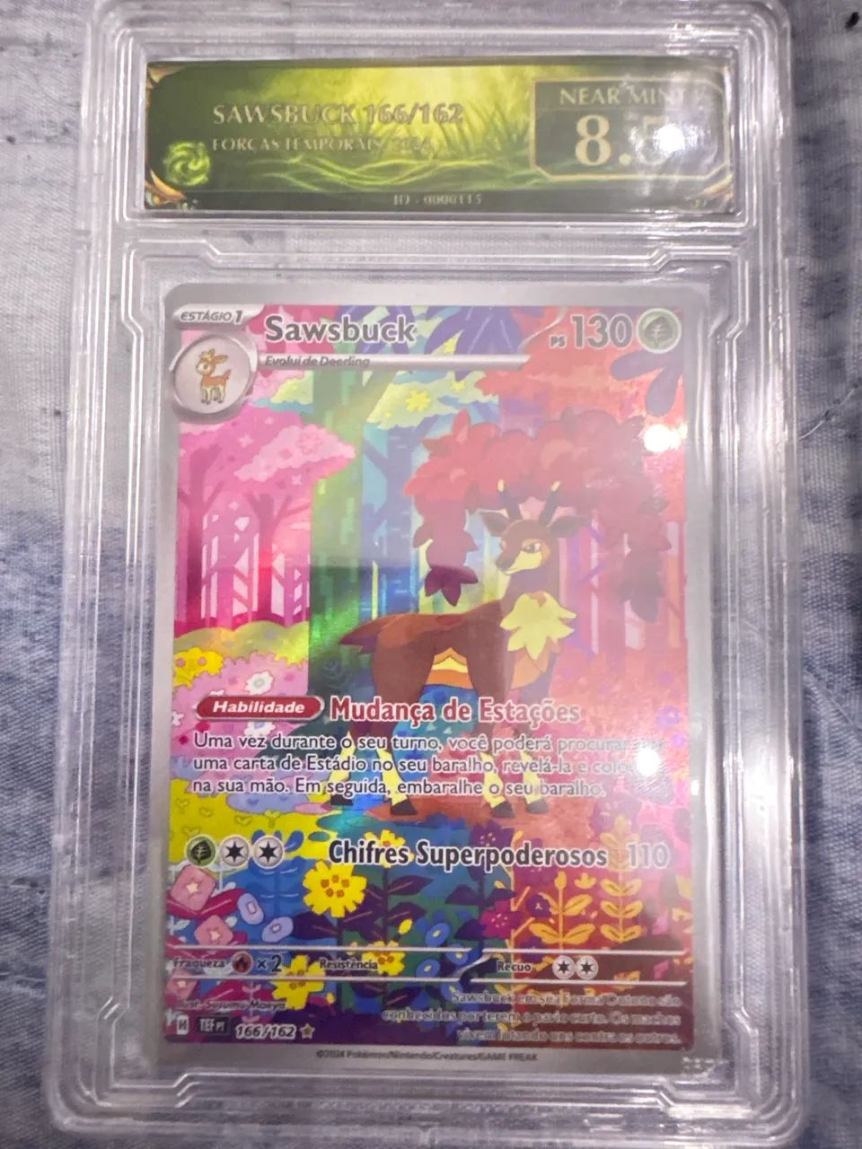 Carta Pokemon Graduada Sawsbuck TBN 8.5