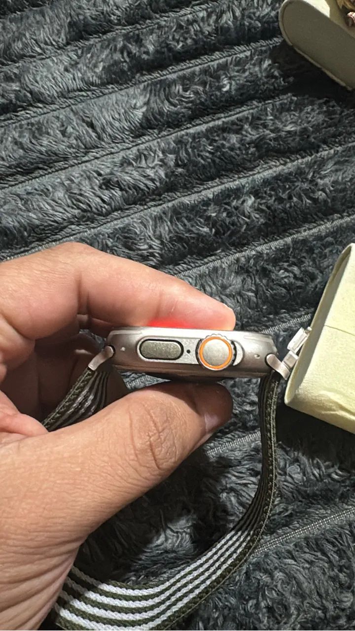 Smartwatch ultra 5, com caixa e três pulseiras e carregador  - Foto 4