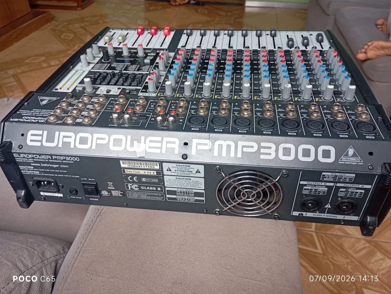 Vendo, mesa, caixas combo.