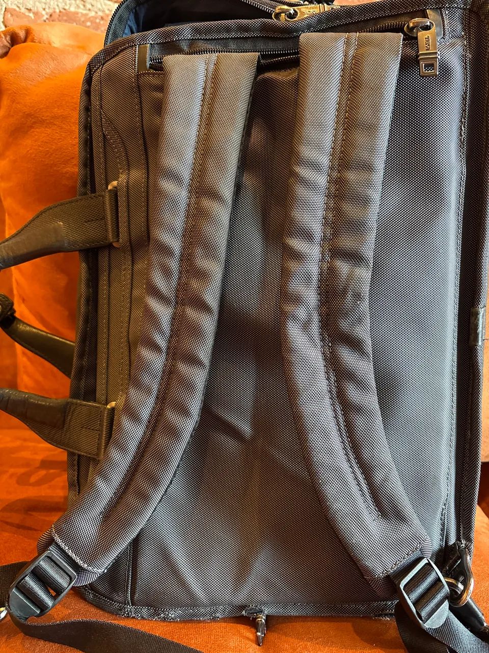 Mochila Executiva TUMI Original para Notebook - Cinza Grafite - Bom  Estado - Foto 2