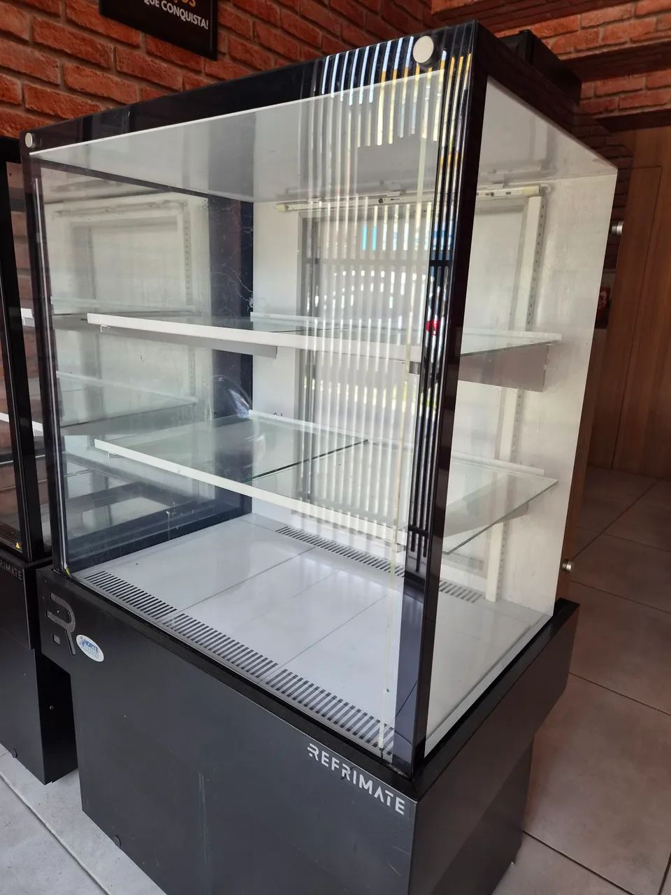 VITRINE REFRIGERADA (Para doces, tortas e sobremesas)