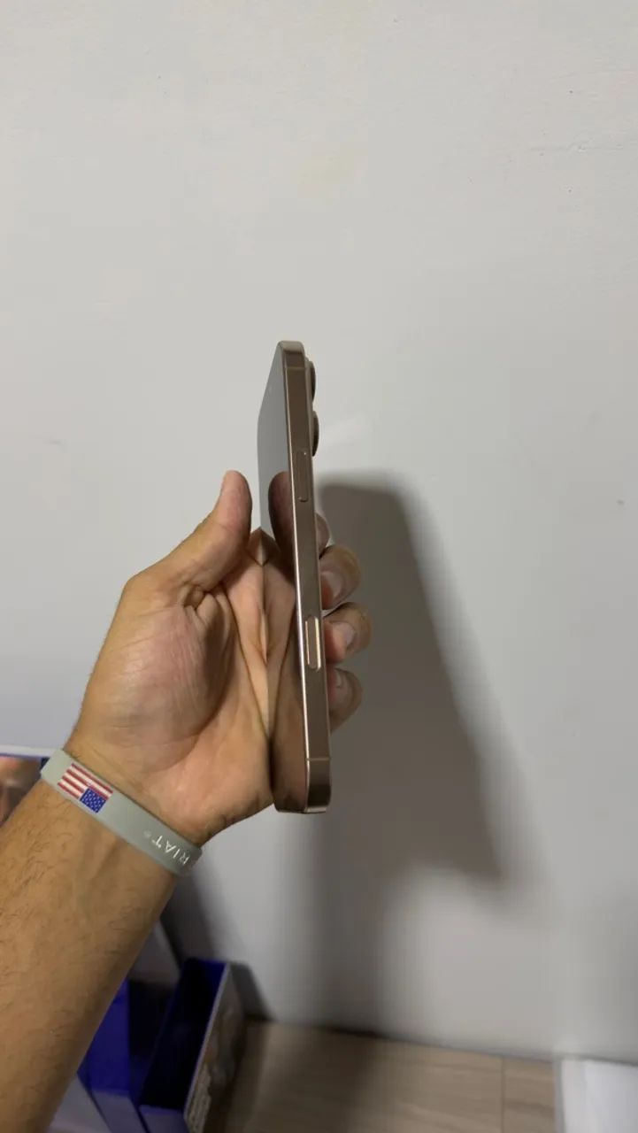 Vede-se IPhone 16 Pro Max  - Foto 2