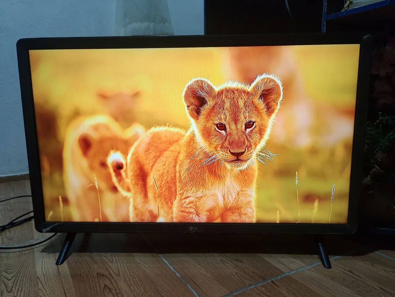 TV LG smart bluetooth 32 polegadas muito nova imagem perfeita  - Foto 5