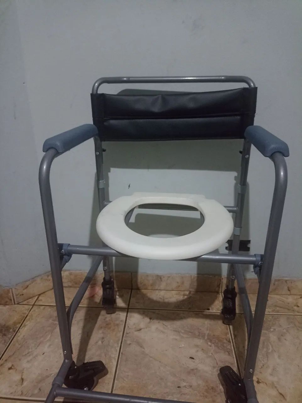 Cadeira de rodas para balho nova - Foto 2