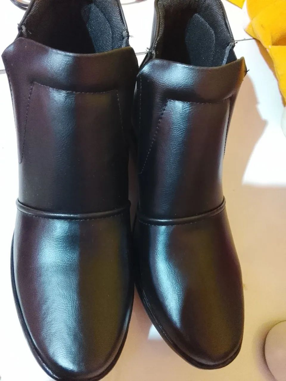 Bota feminina preta - Foto 4