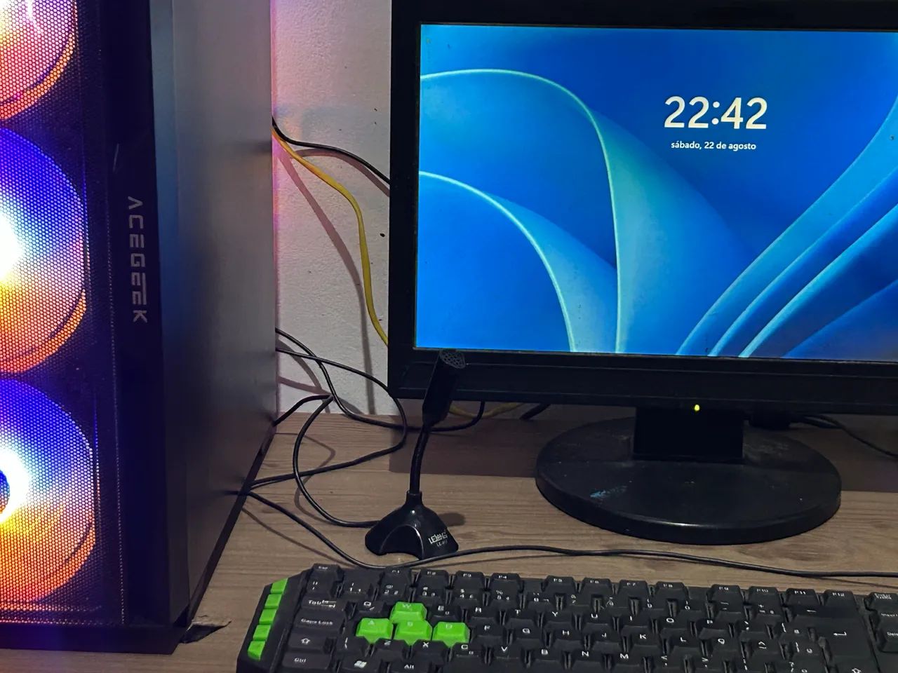 Monitor AOC