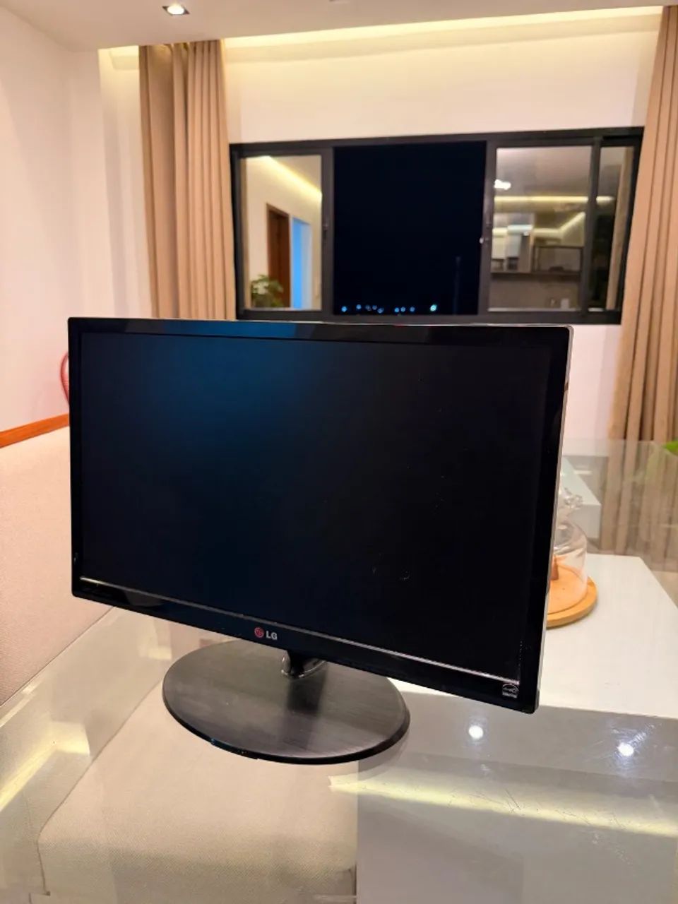 VENDE-SE MONITOR LG FUNCIONANDO PERFEITAMENTE 
