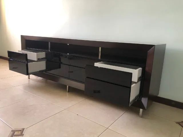 Vendo rack com 4 gavetas e portas deslizantes - Foto 2