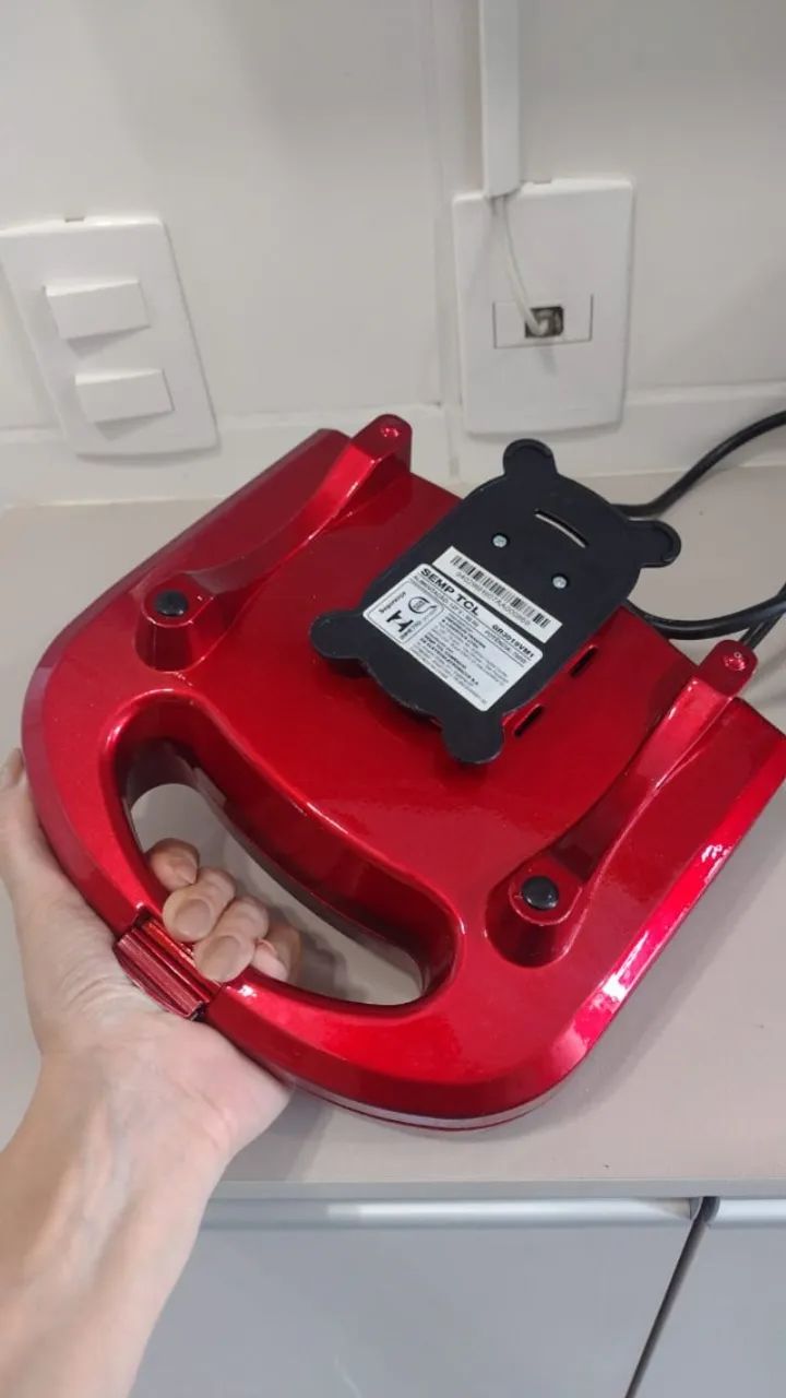 Torradeira elétrica vermelha - Moderna e prática - Foto 3