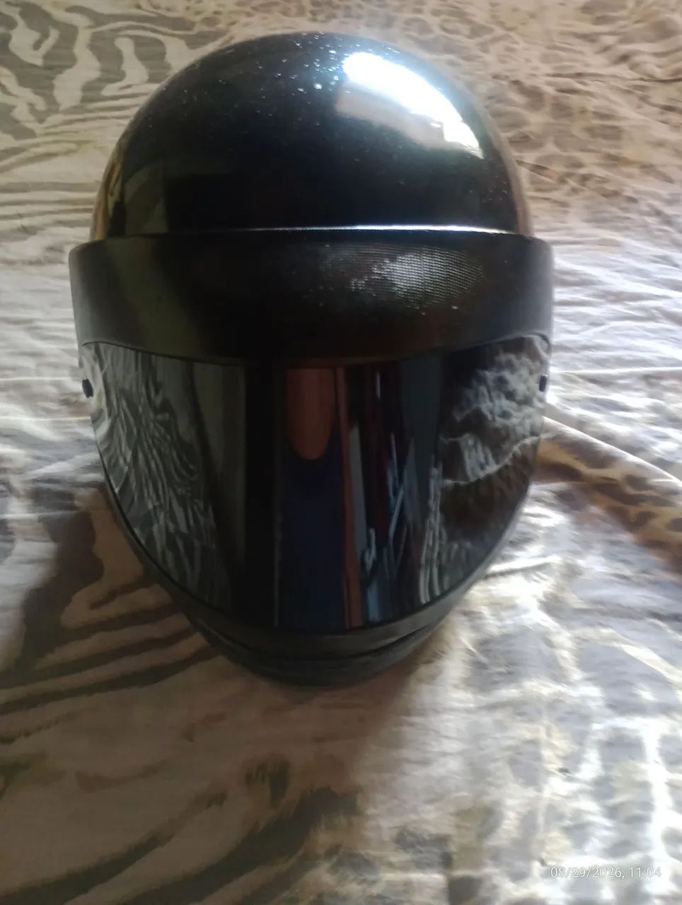 Vendo um capacete 