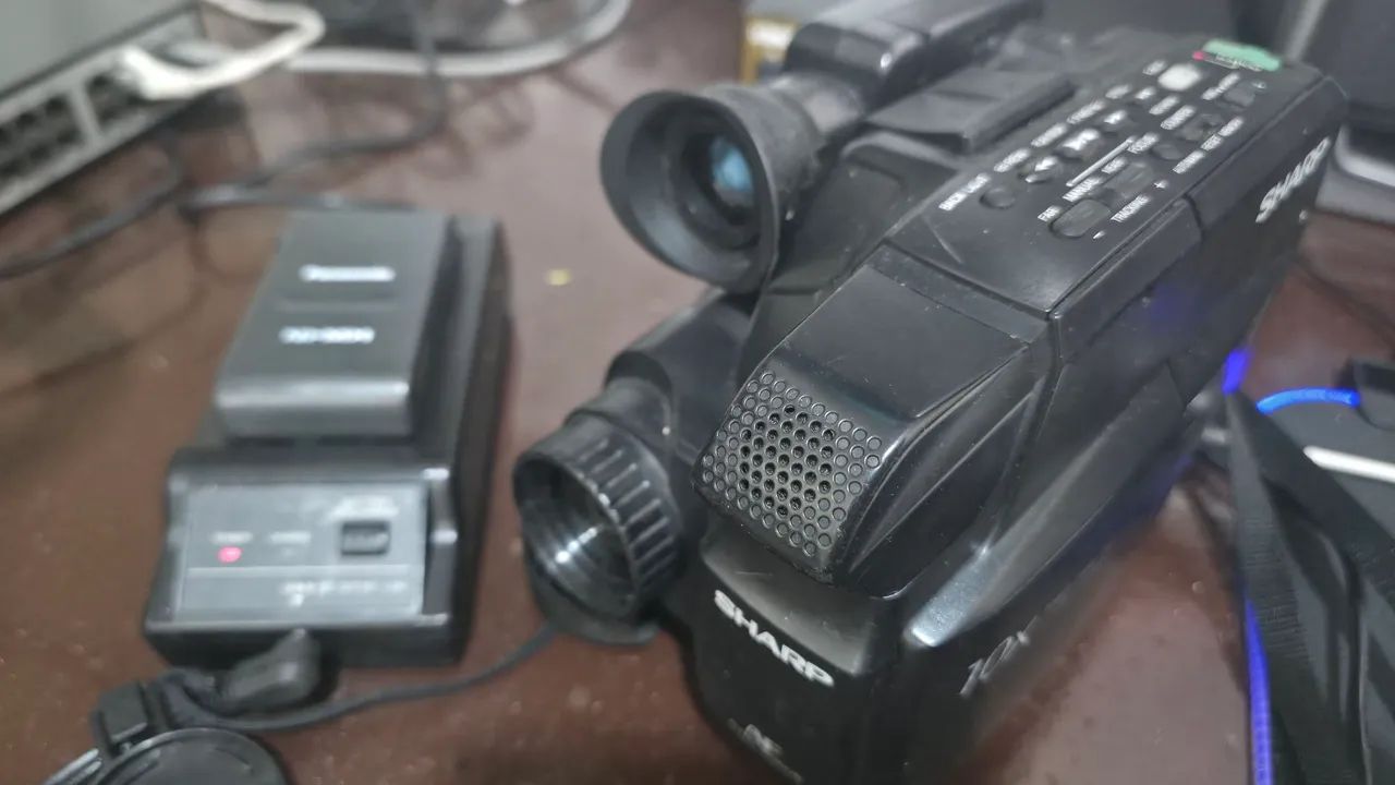 Câmera VHS Sharp 10x power zoom - Foto 2