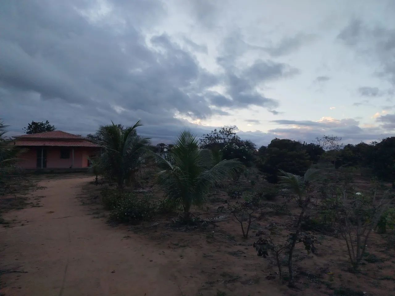 Vende-se Terreno e Casa - Foto 2