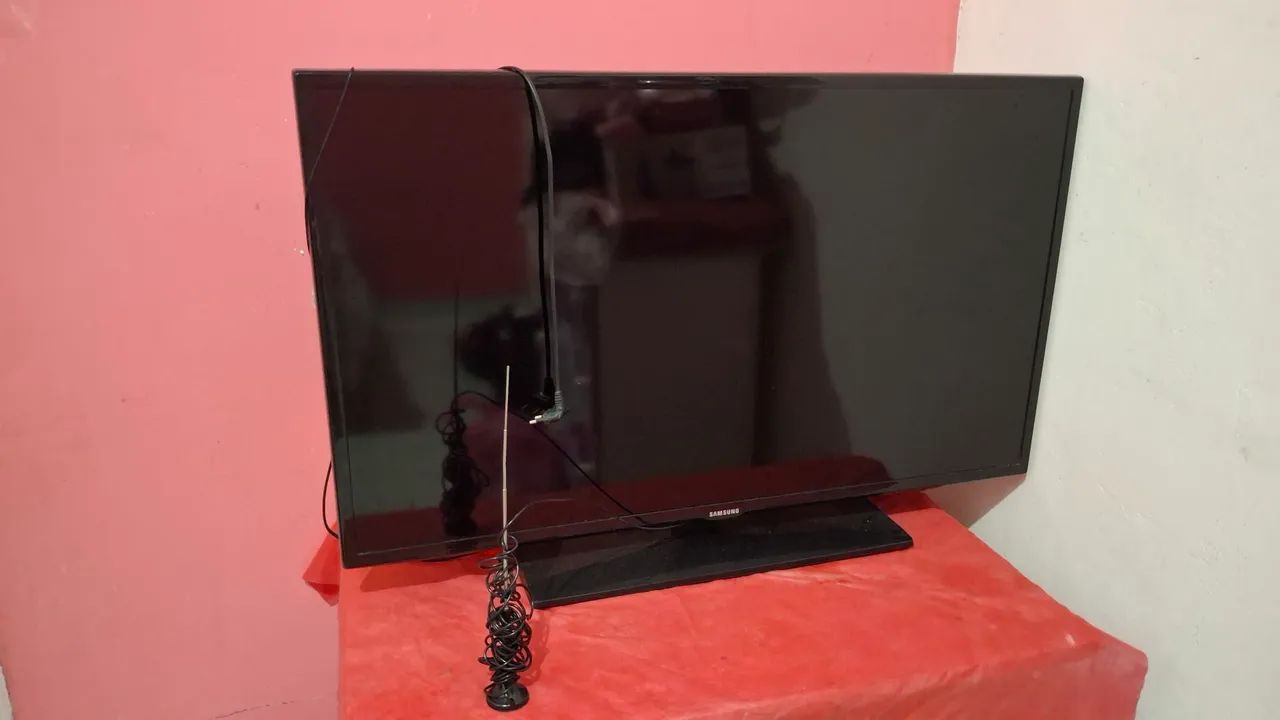 Vende-se TV 45 polegadas Smart - Foto 2