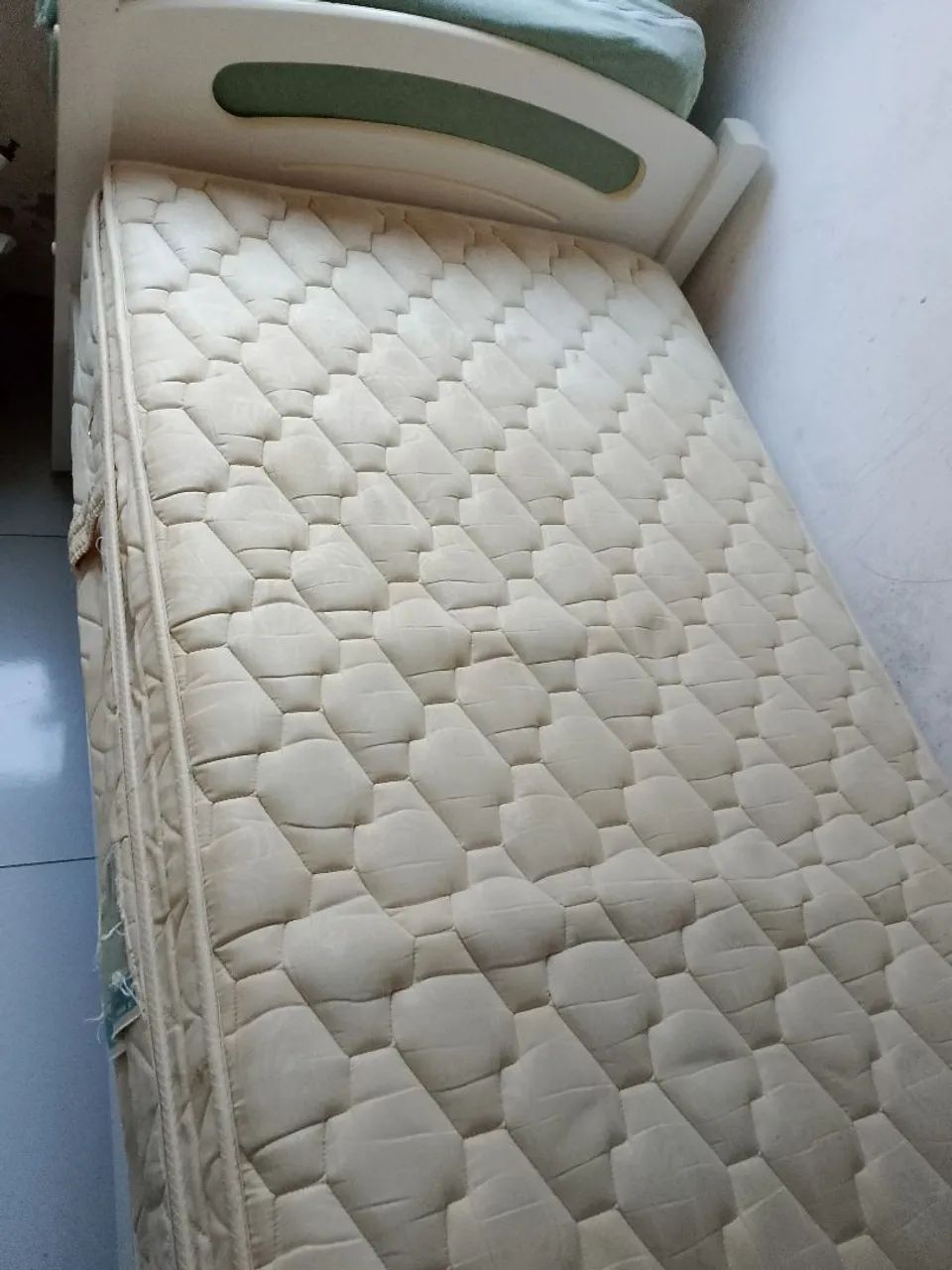 Cama solteiro com colchão d50