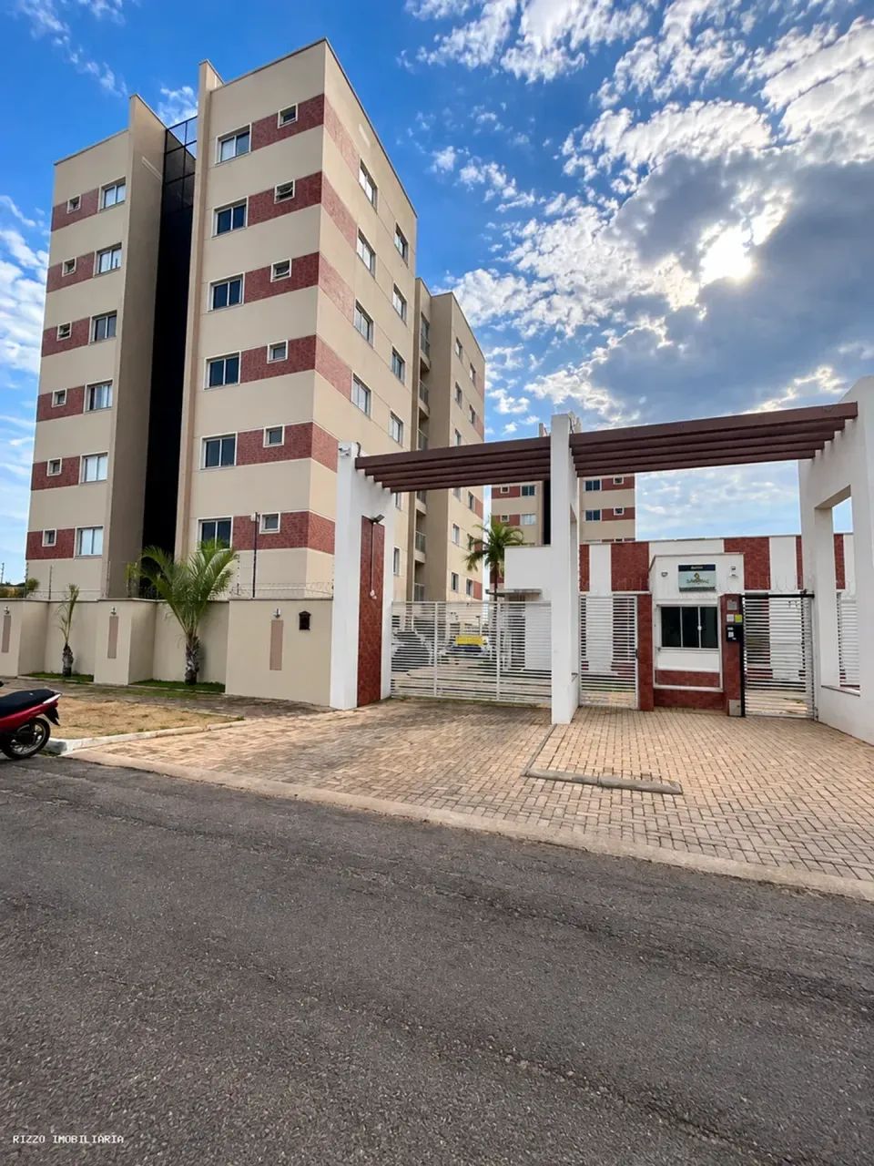 APARTAMENTO À VENDA | EDIFÍCIO WEMBLEY | 605 SUL | 3/4 SENDO 1 SUITE