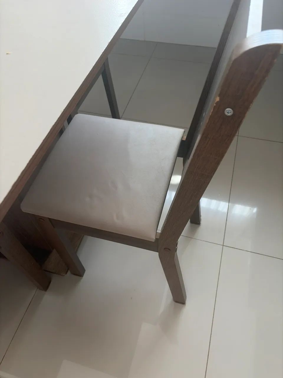 Vendo mesa 4 cadeiras  - Foto 3