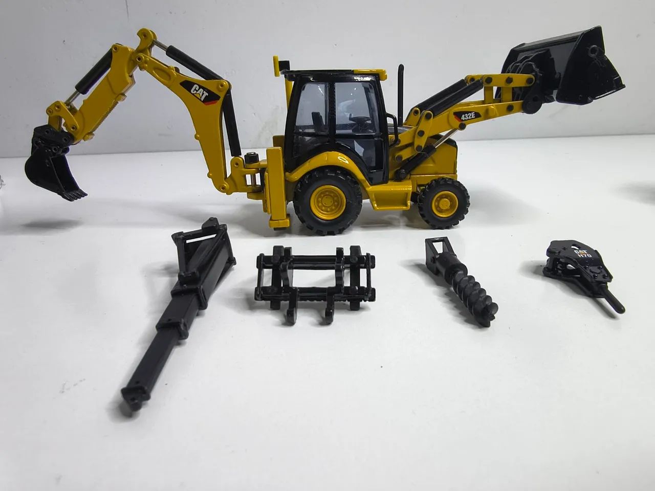 Miniatura Caterpillar Pá e Retroescavadeira 1/50 - Foto 4