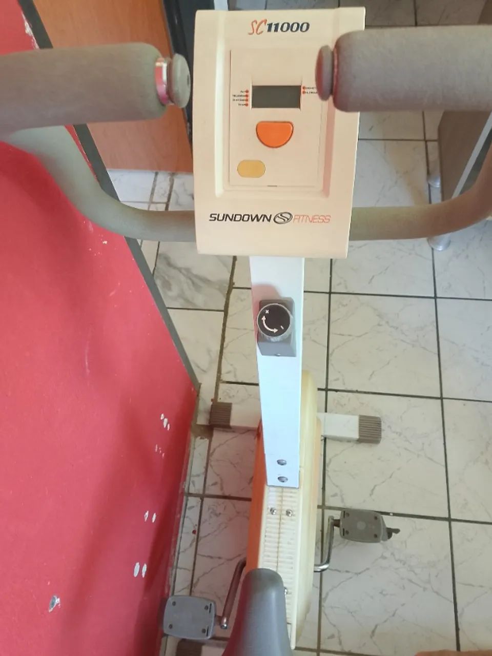 Desapego de uma bicicleta ergométrica semi nova 