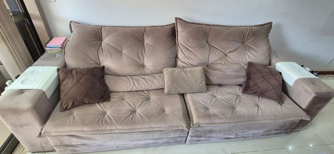 RECLINING SOFA IN EXCELLENT CONDITION467354016610396164