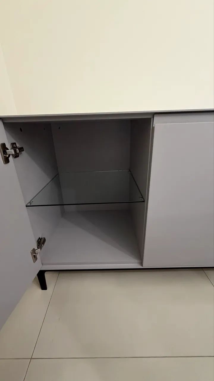 Buffet de 4 portas cinza 