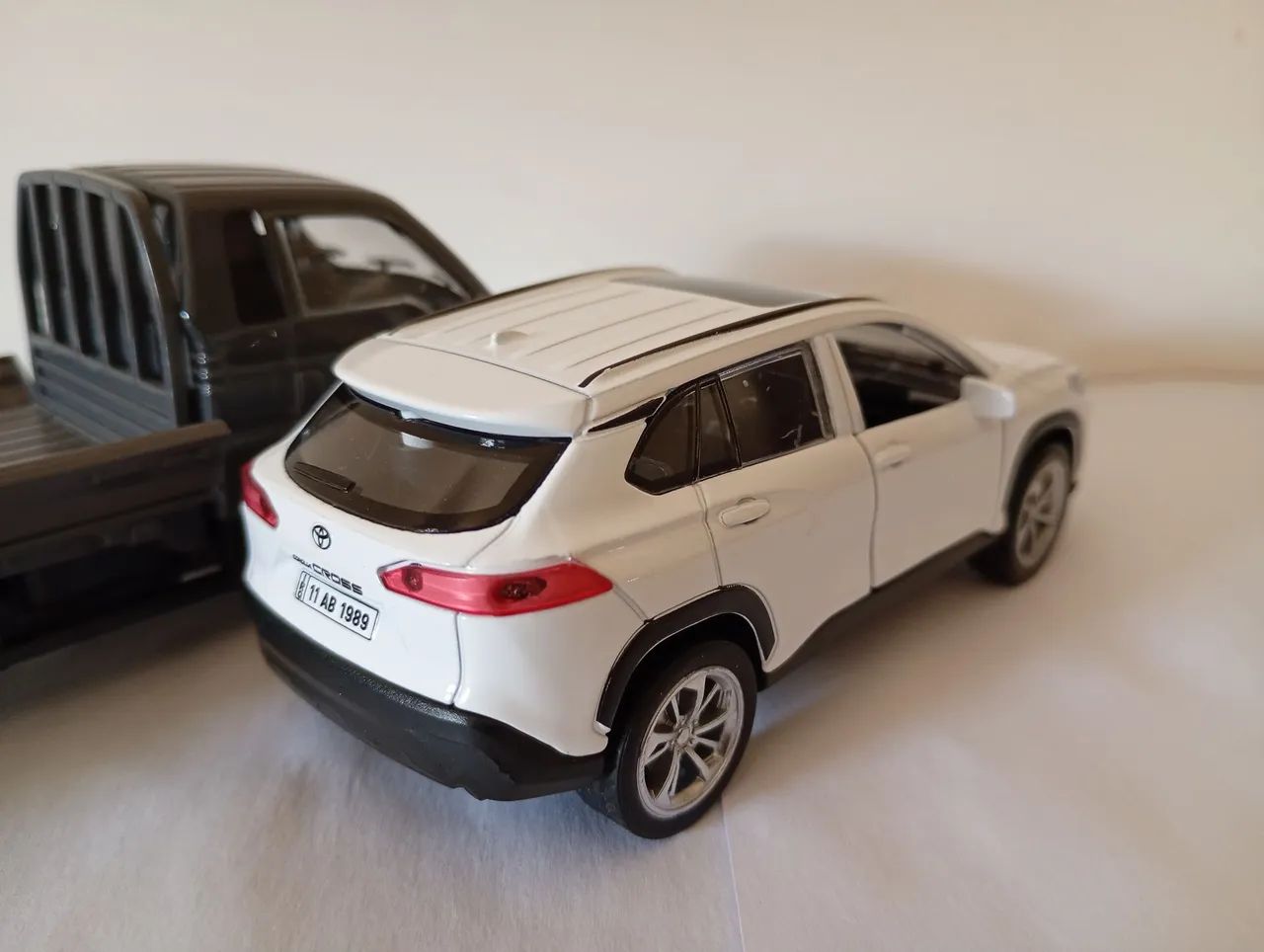 Lote - Miniatura Kia Bongo e Toyota Corolla Cross  - Foto 5
