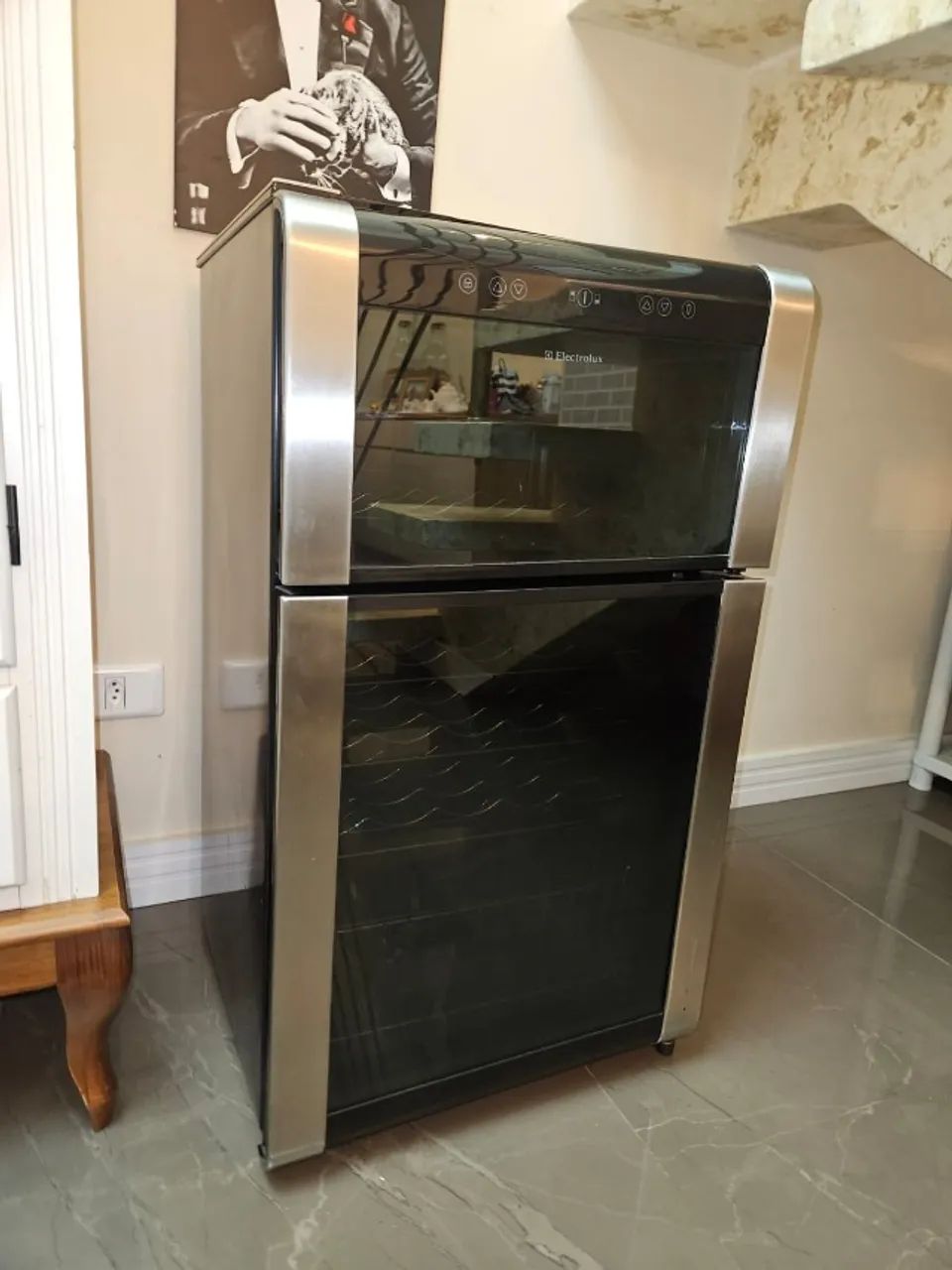 ADEGA ELECTROLUX 29 GARRAFAS DUAL ZONE - Oportunidade!