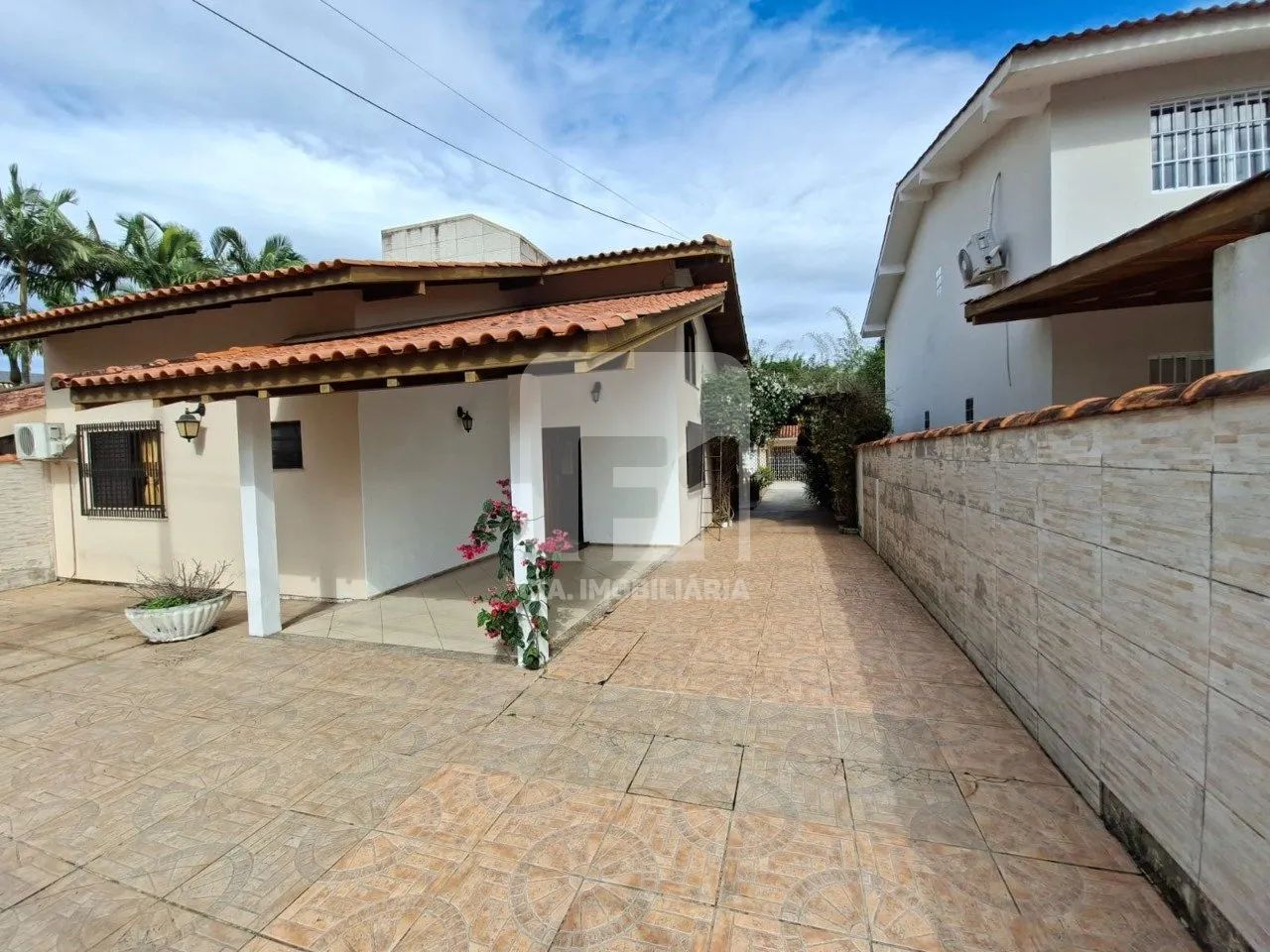 Casa semi mobilada 4 quartos e edícula no Campeche - Foto 2