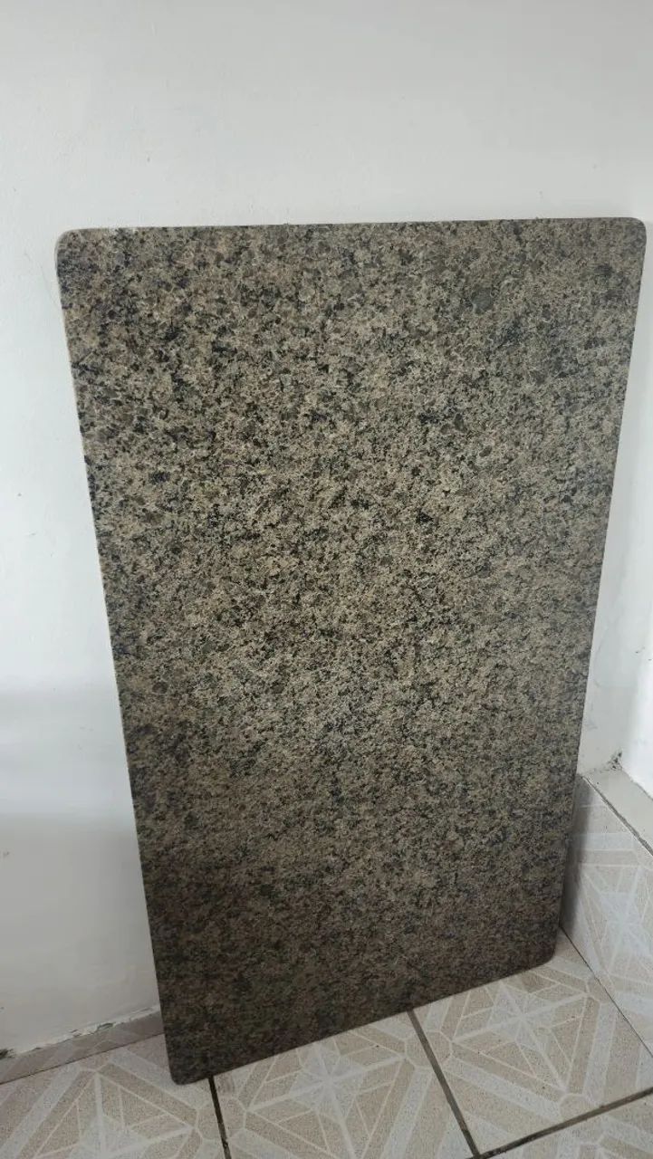 Tampo de mesa em mármore