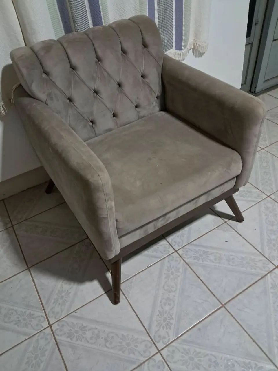 Linda poltrona só 350.00  tratar * - Foto 3