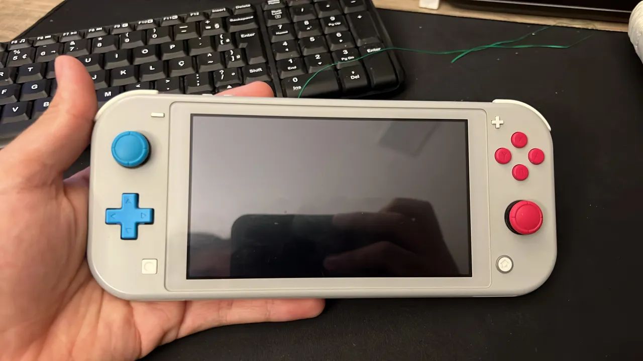 Nintendo Switch Lite edição sword and shield - Foto 2
