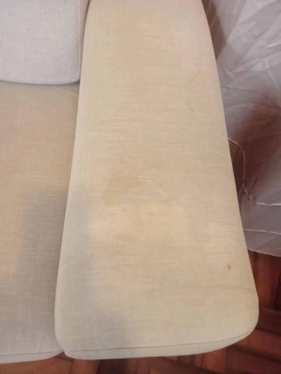 Vendo sofá  de 2 lugares medindo  190×90   em excelente estado.  - Foto 5
