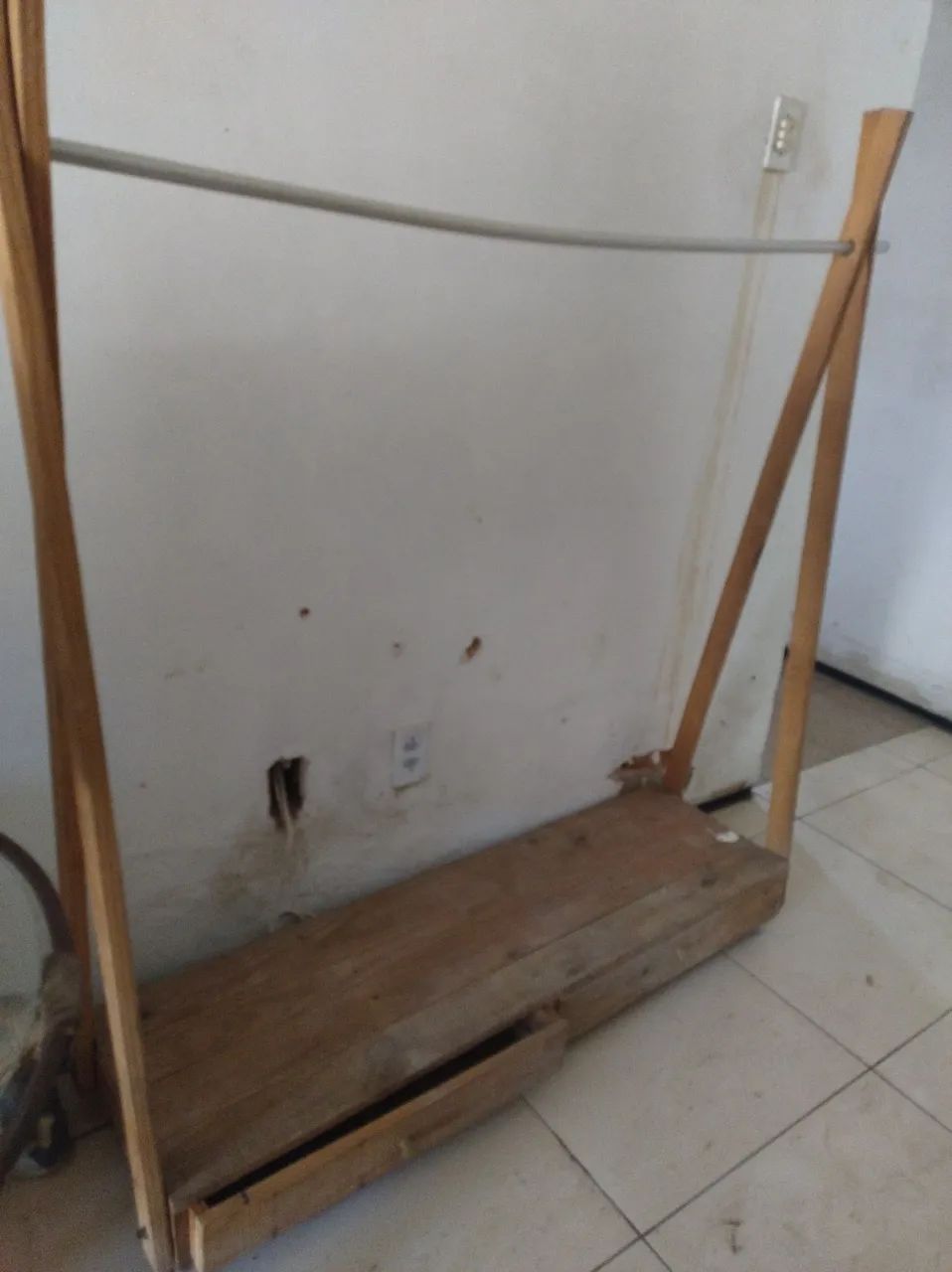 Arara de paletes com gavetas