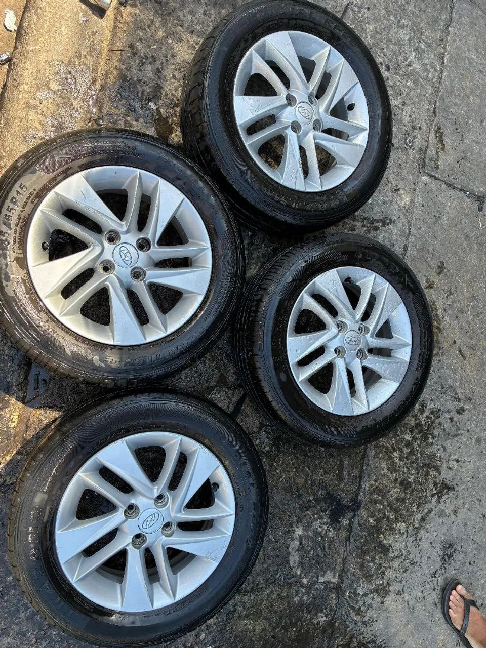 Roda hb20 pneus novos  - Foto 2