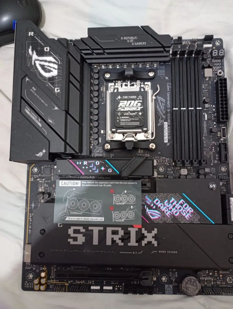 PLACA MAE ASUS B850E ROG STRIX WIFI - Foto 3
