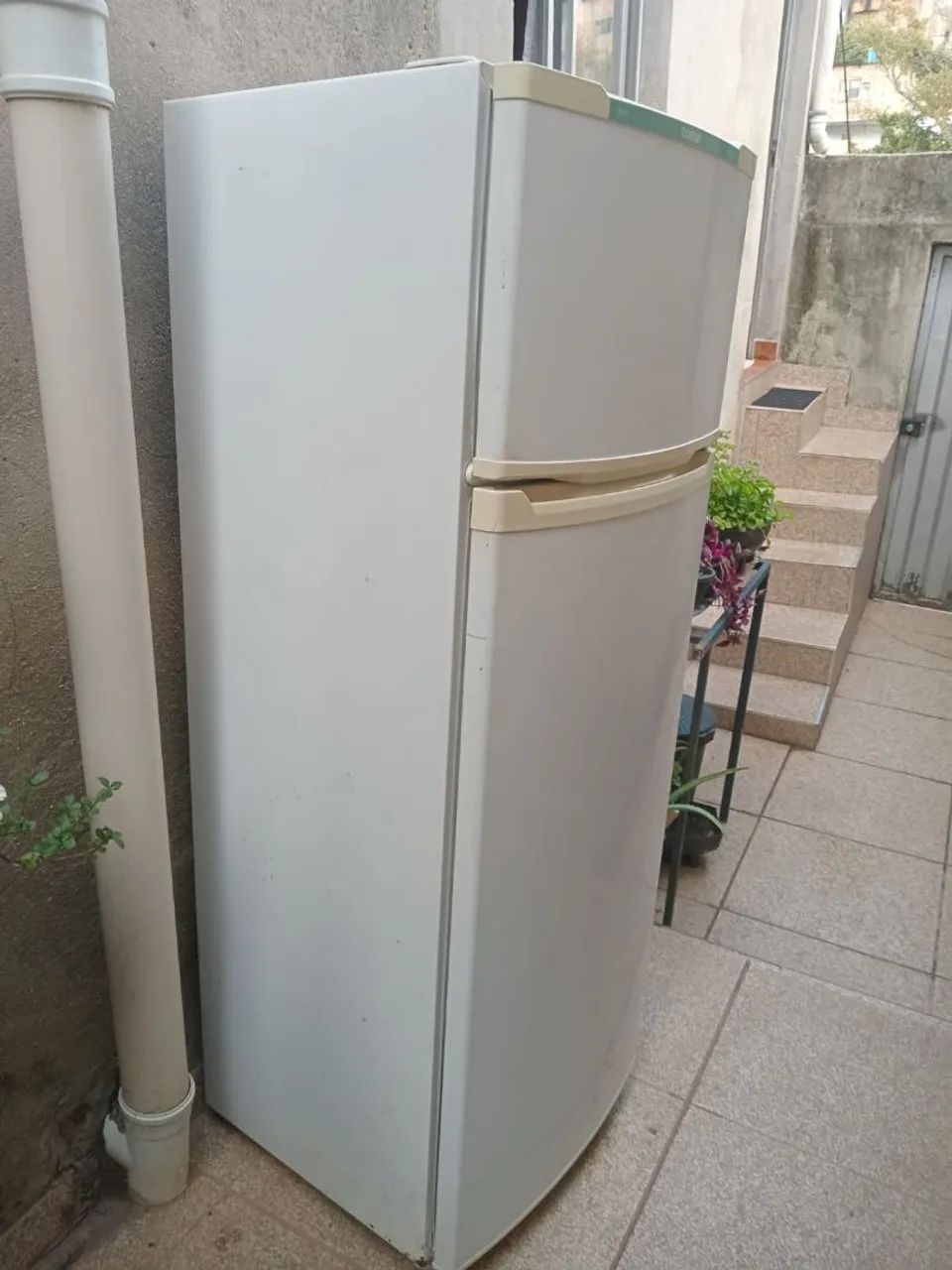 Vende-se geladeira usada - Foto 2