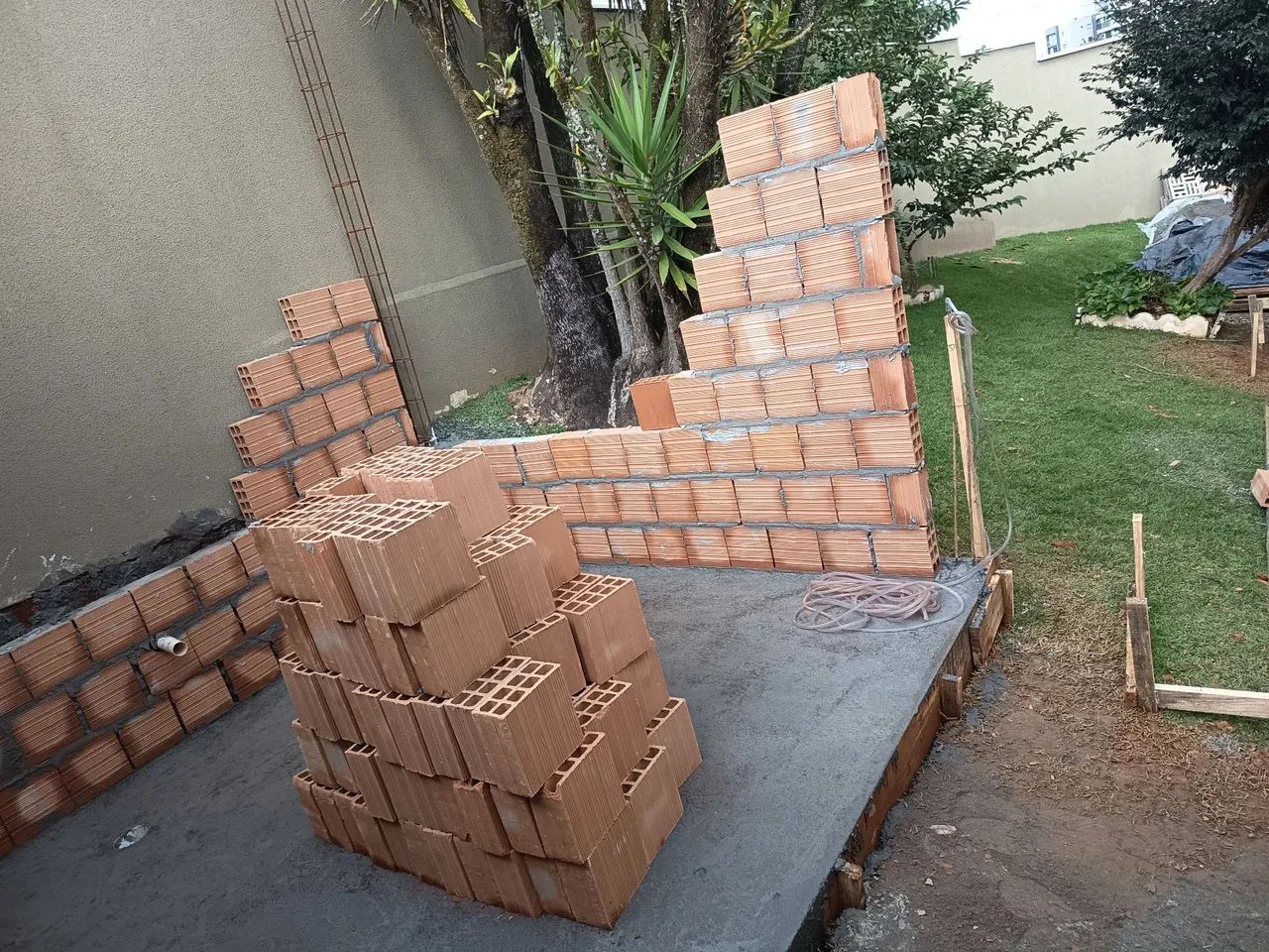 Cotratrata se servente d obra - Foto 2