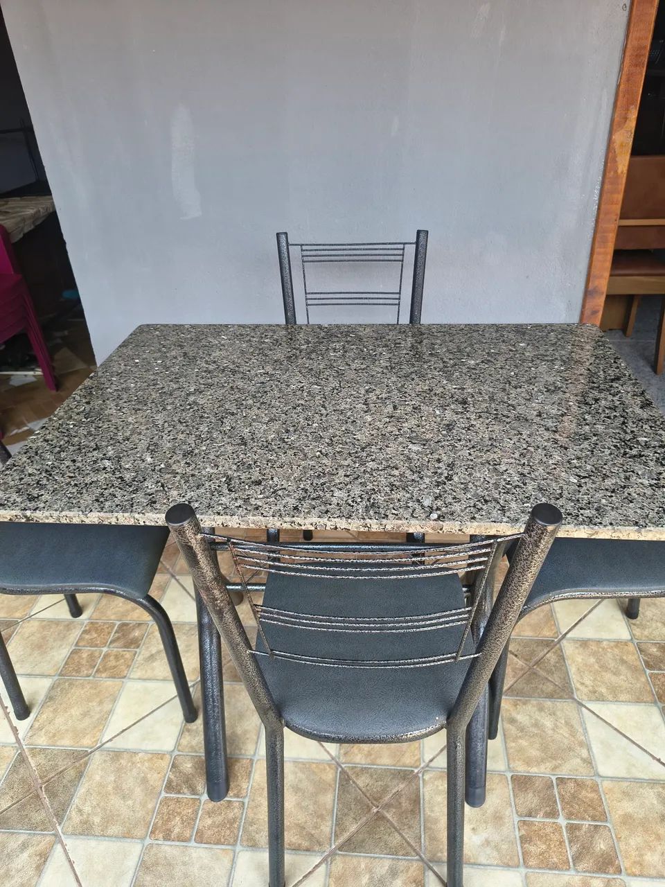 Mesa de mármore 4 cadeiras perfeita condições  - Foto 2